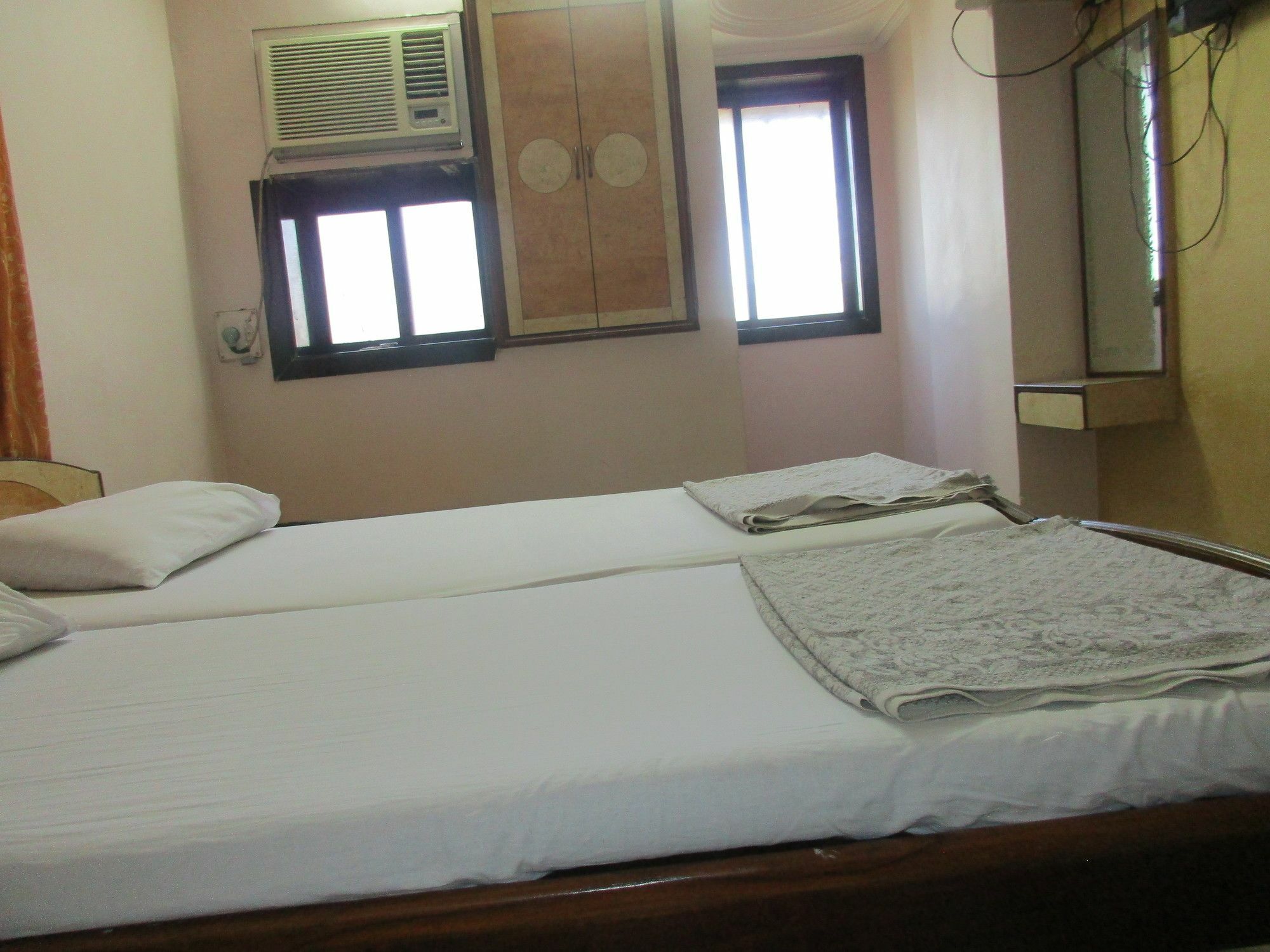 Hotel Shalimar Mālād エクステリア 写真